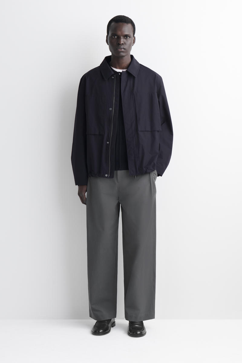 COS テクニカル ウインドブレーカージャケット