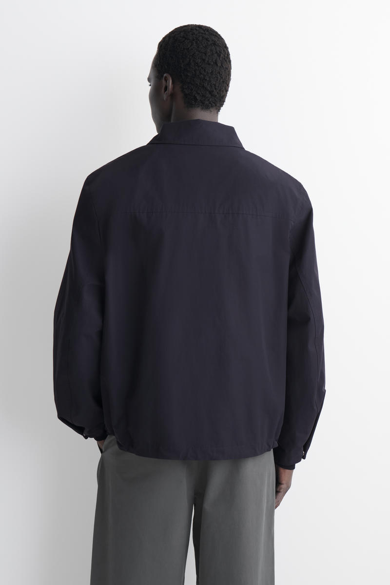 COS テクニカル ウインドブレーカージャケット