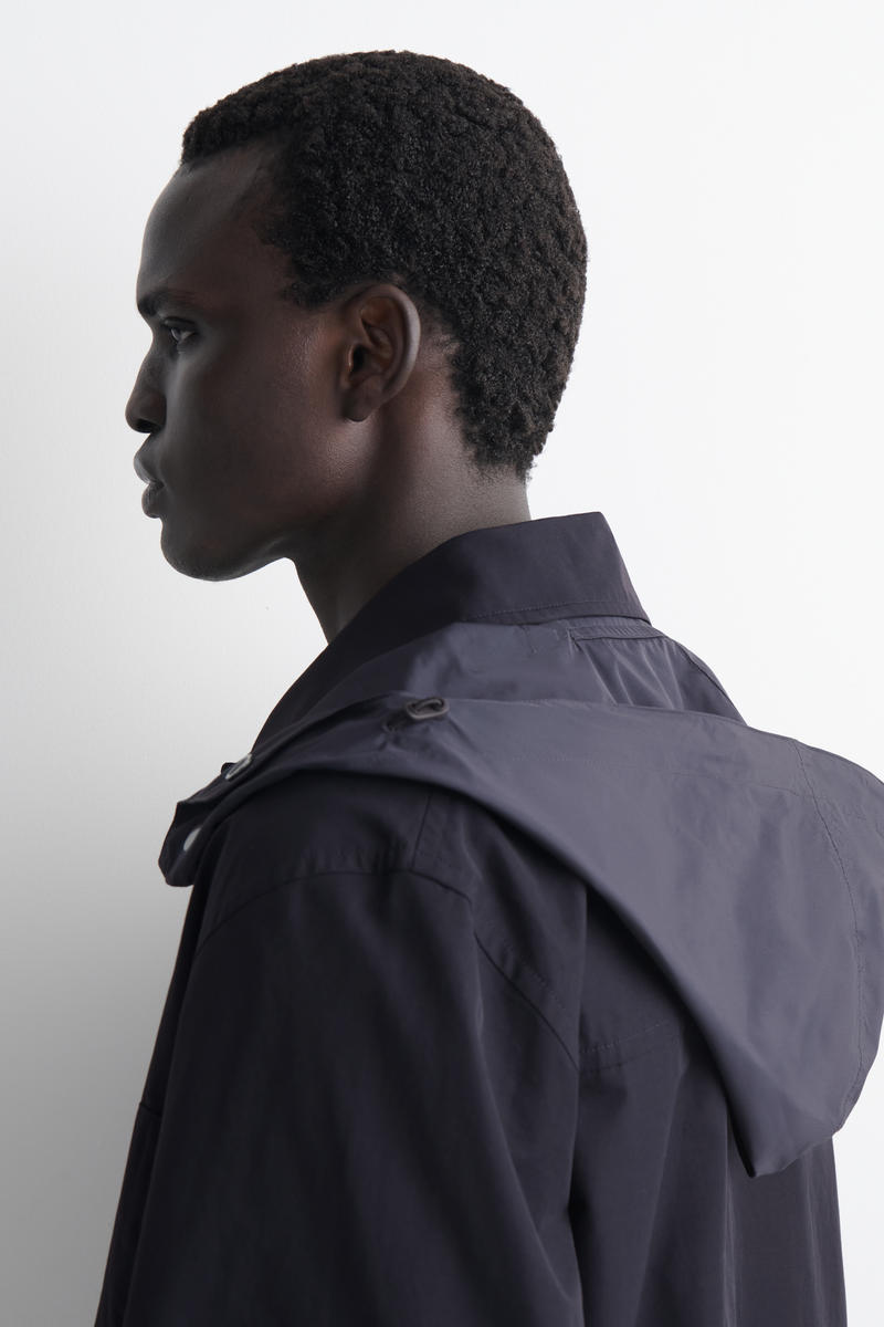 COS テクニカル ウインドブレーカージャケット