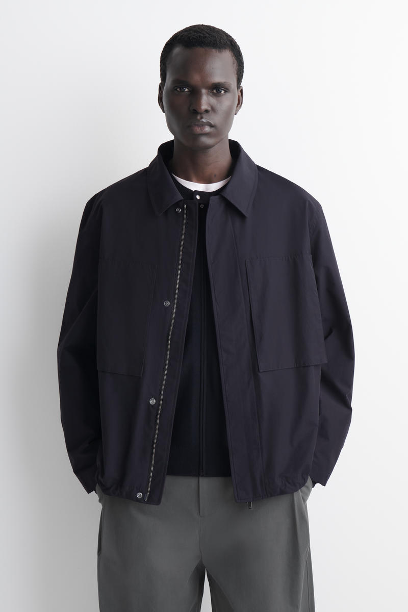 COS テクニカル ウインドブレーカージャケット