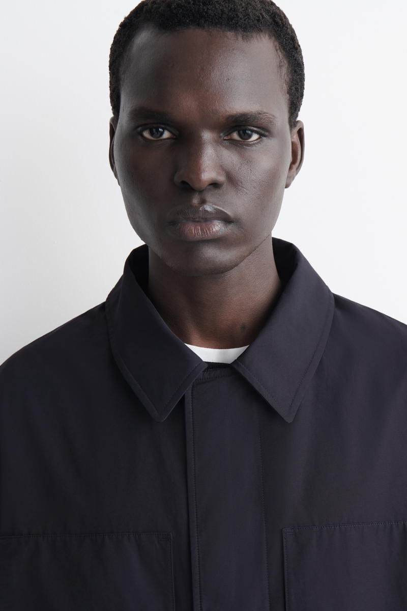 COS テクニカル ウインドブレーカージャケット