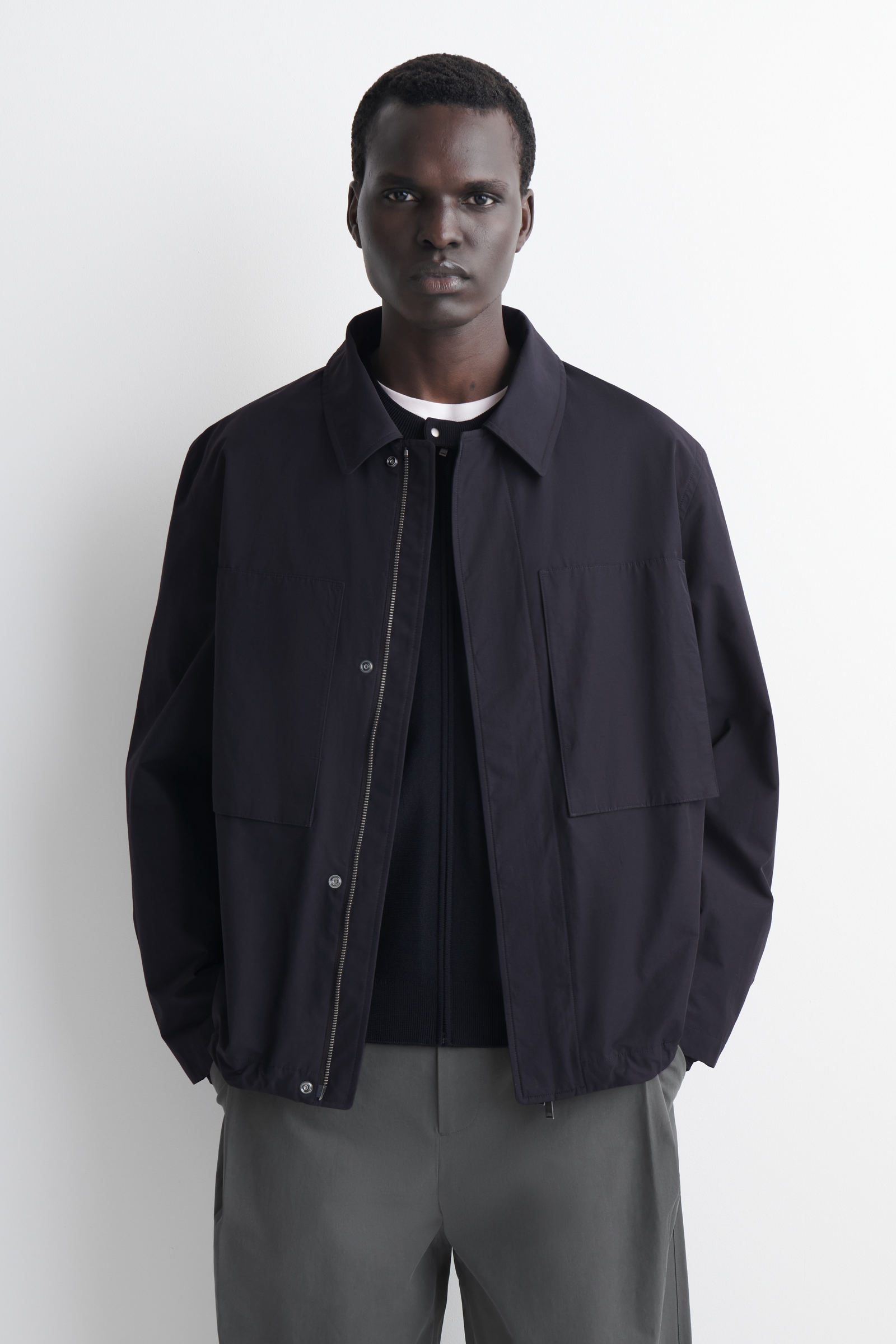 【COS】テクニカルウィンドブレーカージャケット/ ネイビー・M size TECHNICAL WINDBREAKER JACKET テクニカル ウインドブレーカー