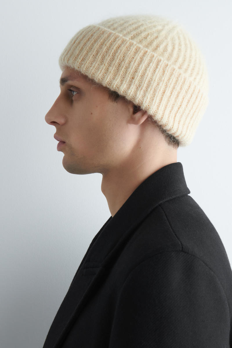 COS スペースダイドブラッシュウールブレンドビーニー