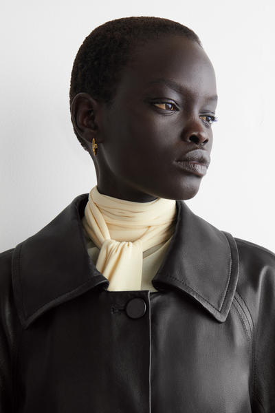 COS 彫刻的なレザージャケット