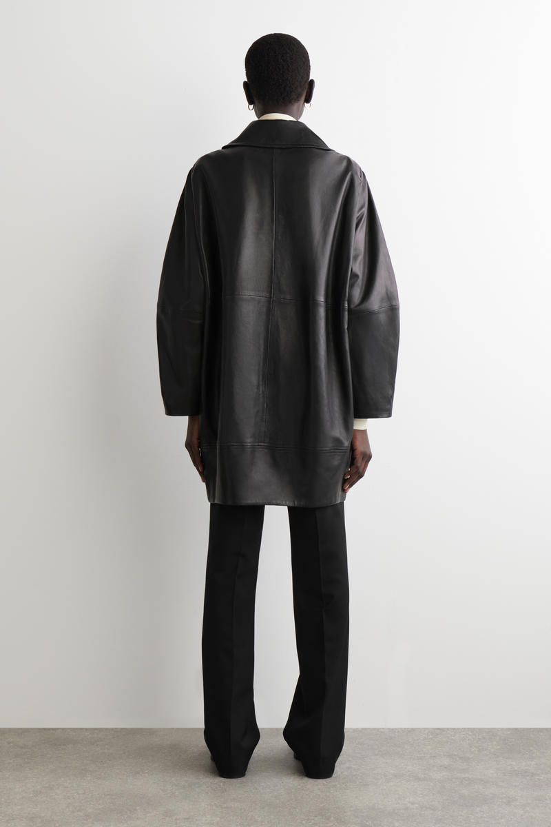 COS 彫刻的なレザージャケット