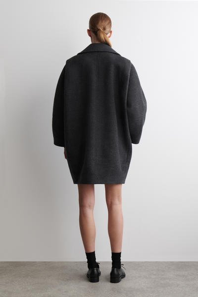 COS 彫刻的なウール混紡コート