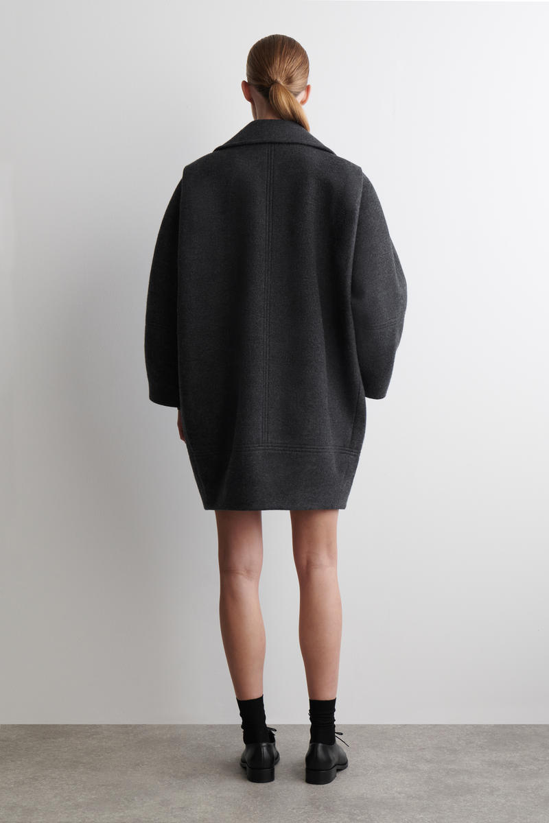 COS 彫刻的なウール混紡コート