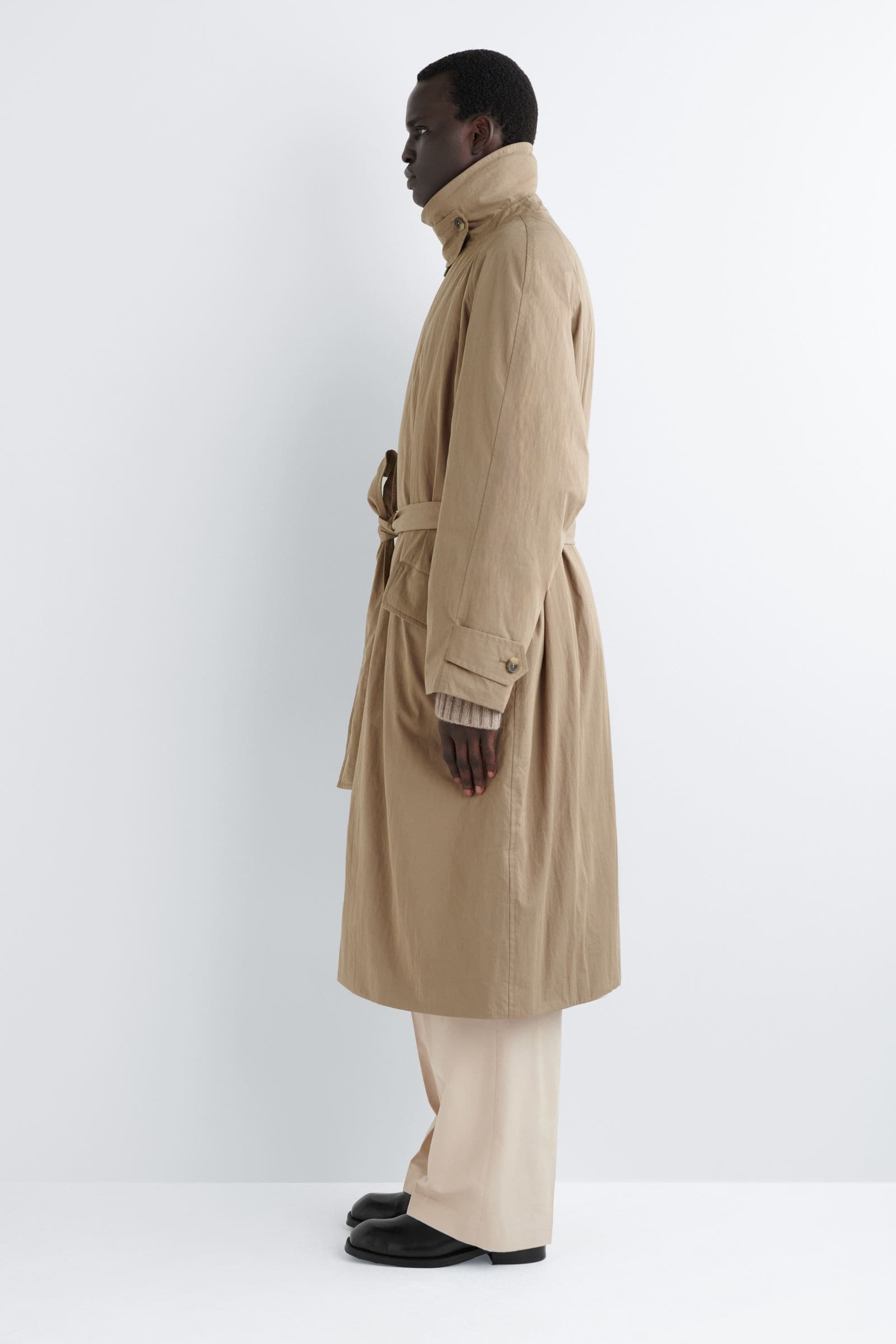 PADDED BELTED FUNNEL-NECK COAT パデッドベルト付きファンネルネック