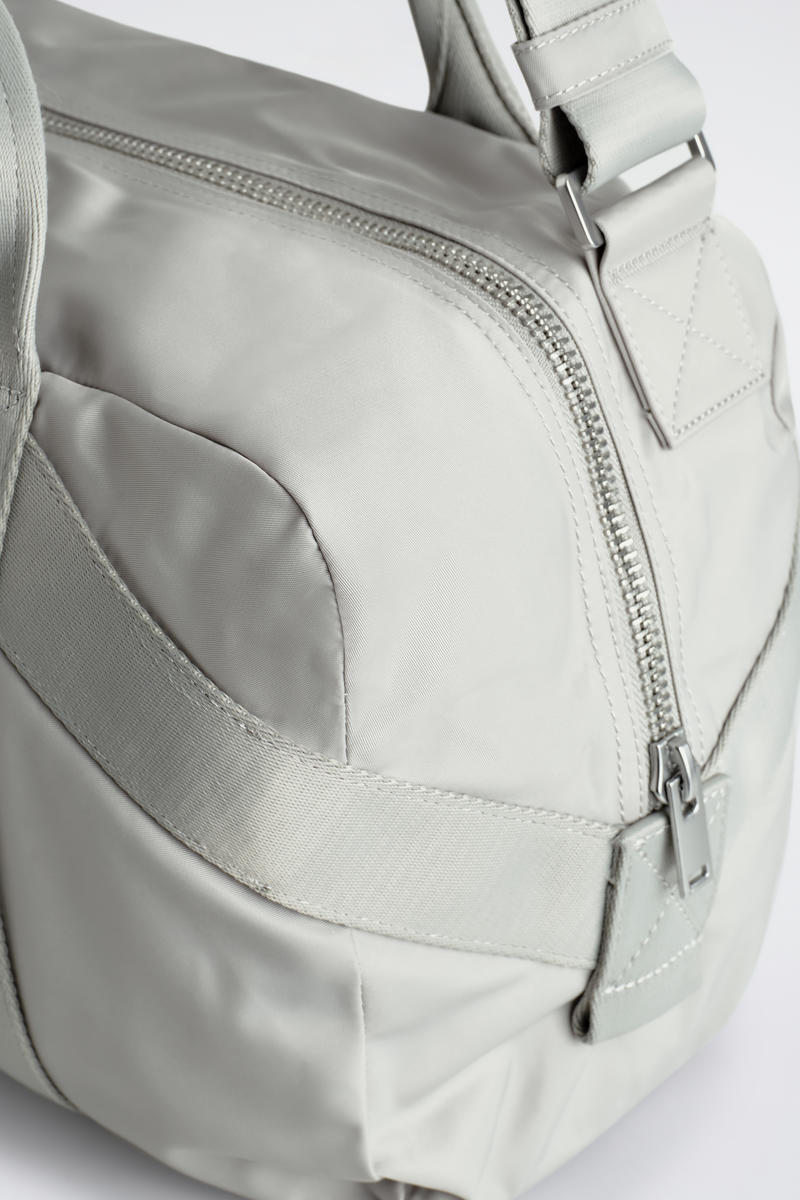 COS スポーツダッフルバッグ - ナイロン