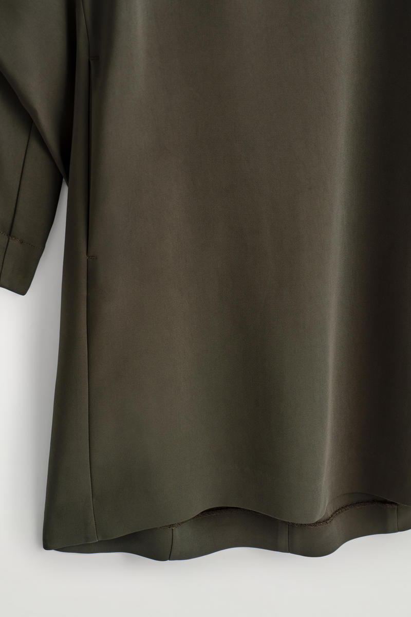 COS 彫刻的なミニドレス