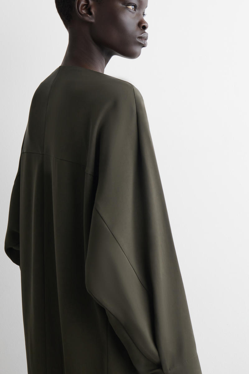 COS 彫刻的なミニドレス