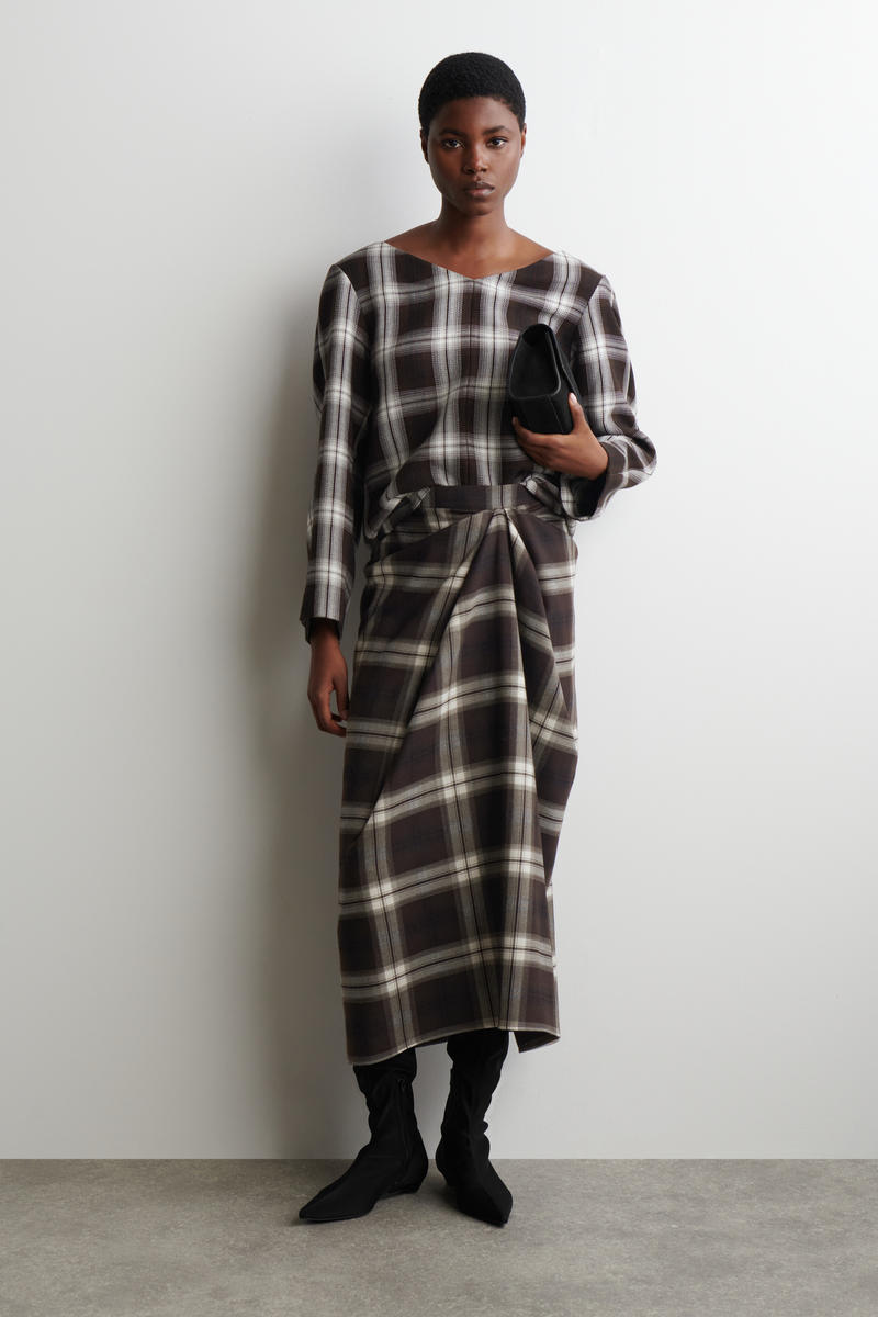 COS チェックVネックトップ