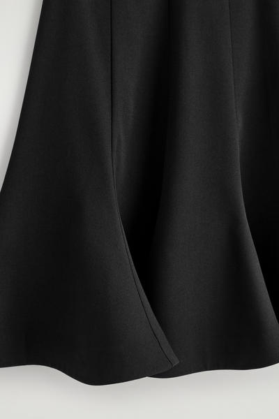 COS フレアミニスカート