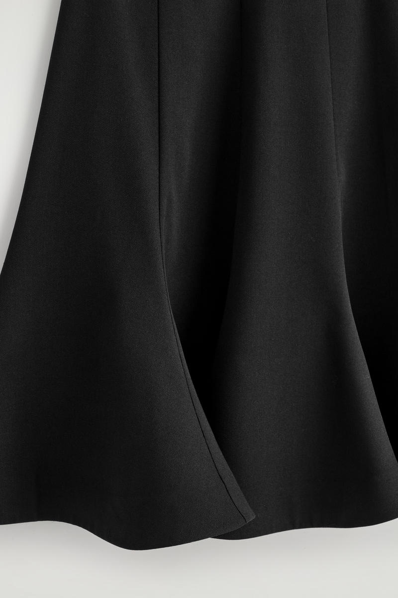 COS フレアミニスカート