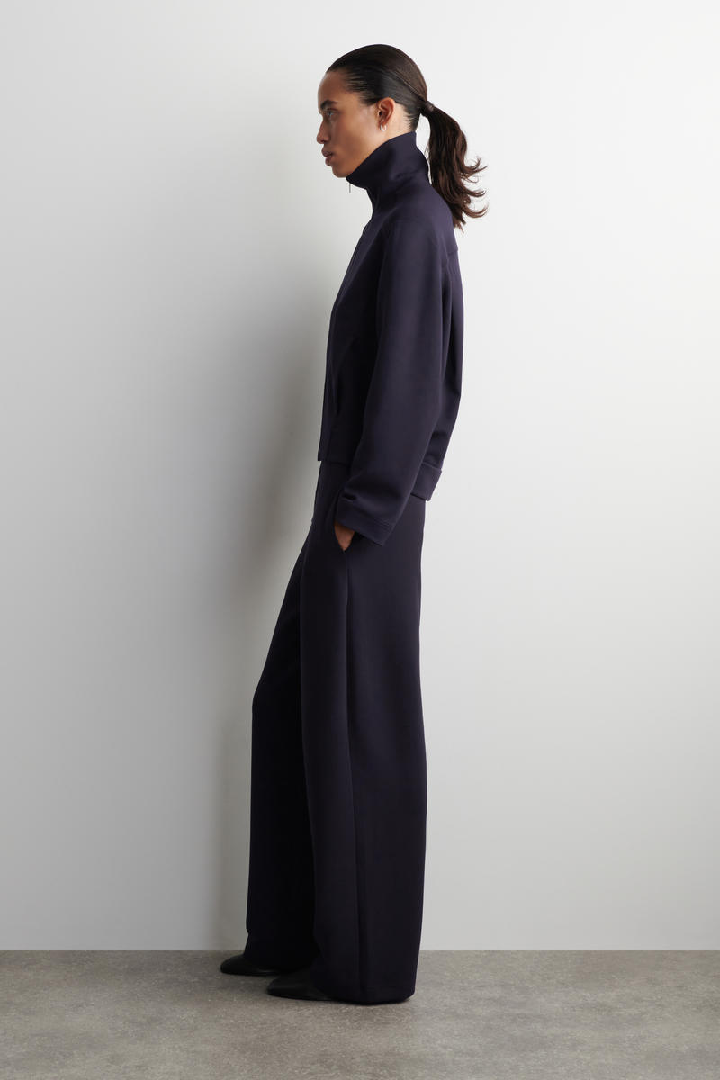 COS スキューババレルレッグジョガーパンツ