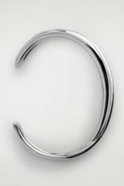 COS スリムダブルラップカフス