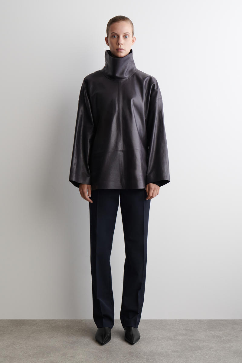 COS スリムウール混紡トラウザーズ