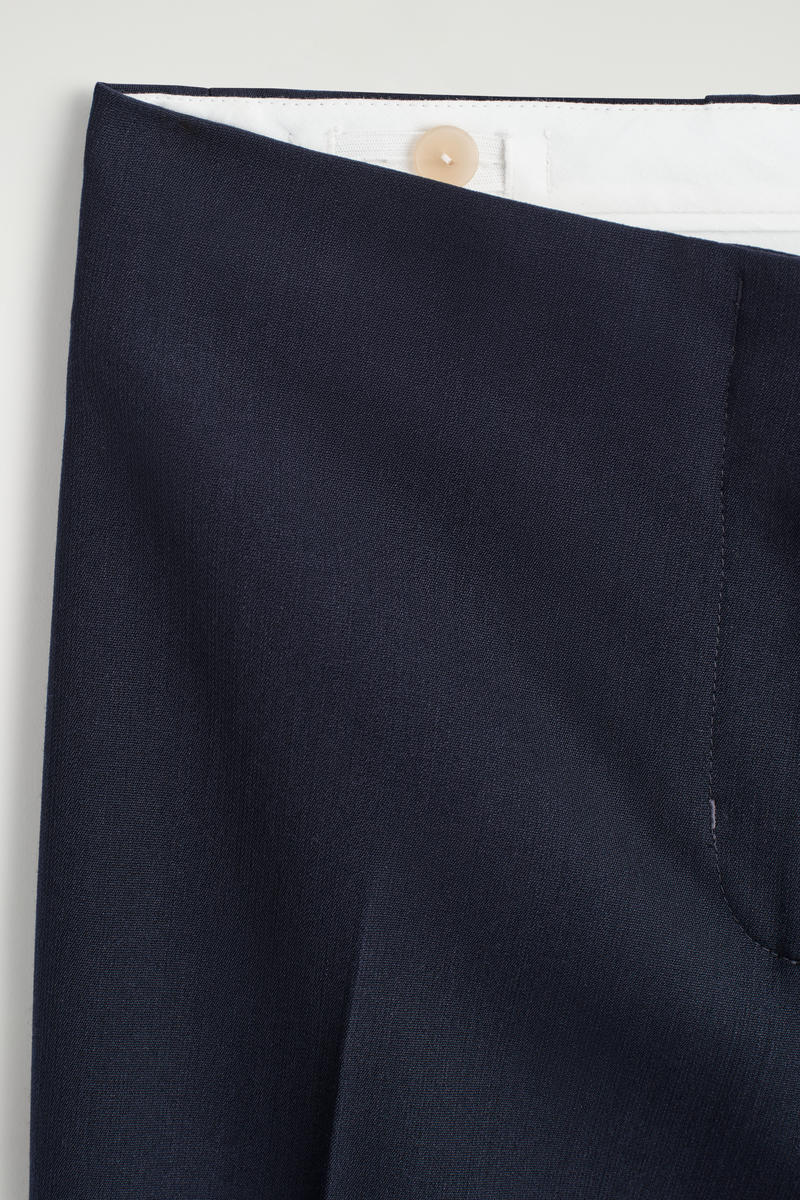 COS スリムウール混紡トラウザーズ