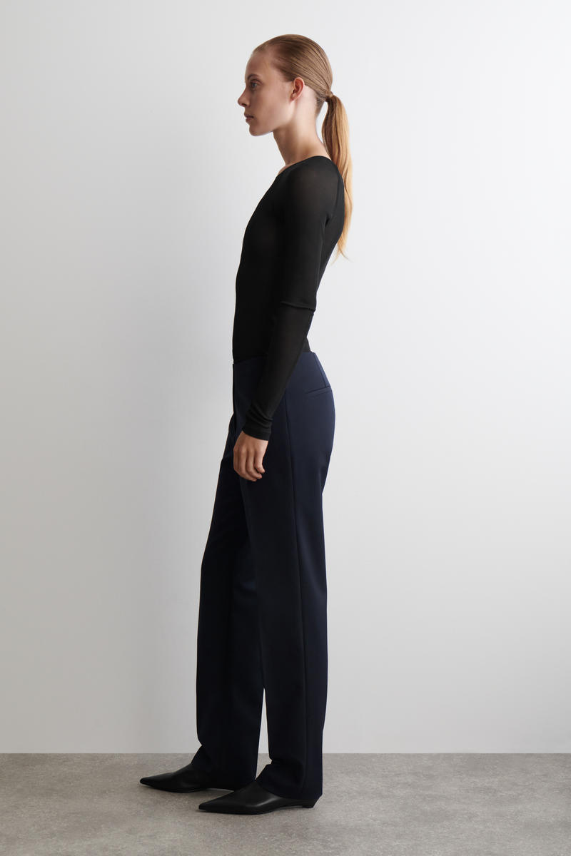 COS スリムウール混紡トラウザーズ