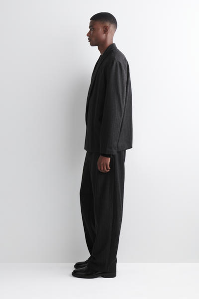 COS ピンストライプ ウールラップブレザー