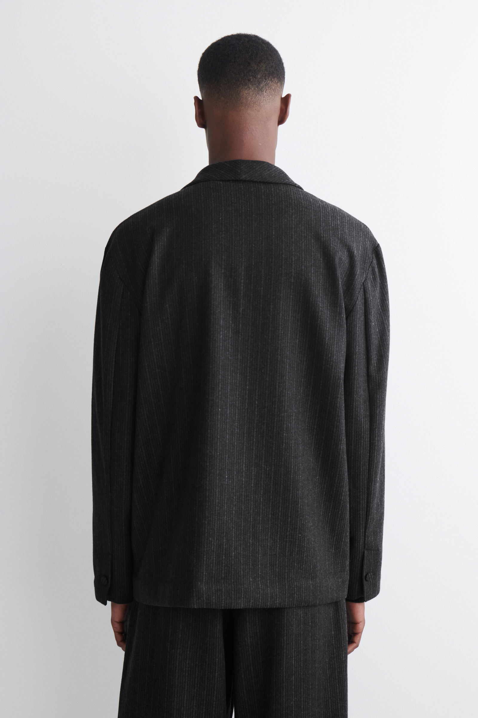 新品 COS オーバーサイズ　ピンストライプ　コート PINSTRIPED WOOL WRAP SHIRT ピンストライプ ウールラップブレザー