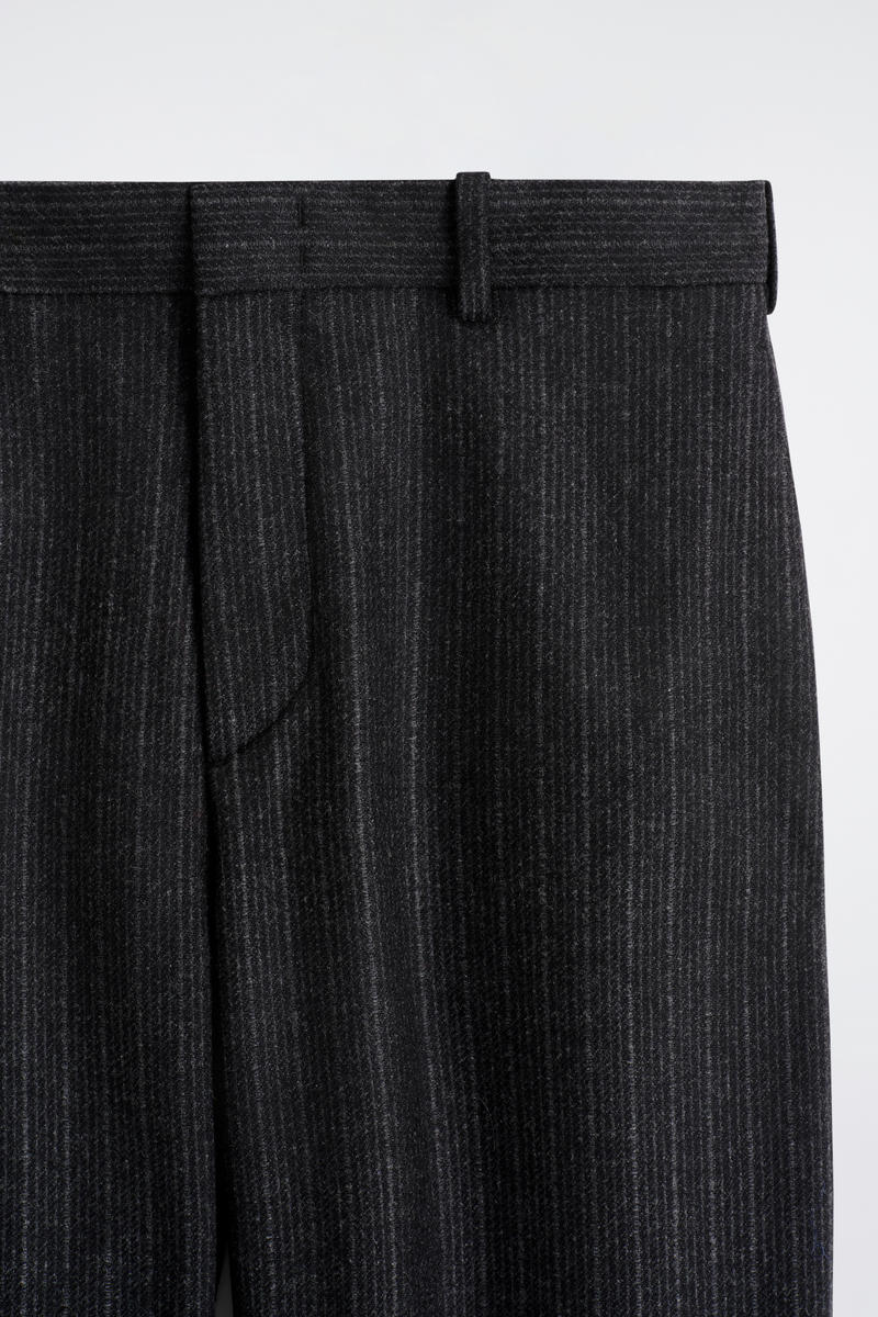 COS ストライプテーパードパンツ - ウール素材