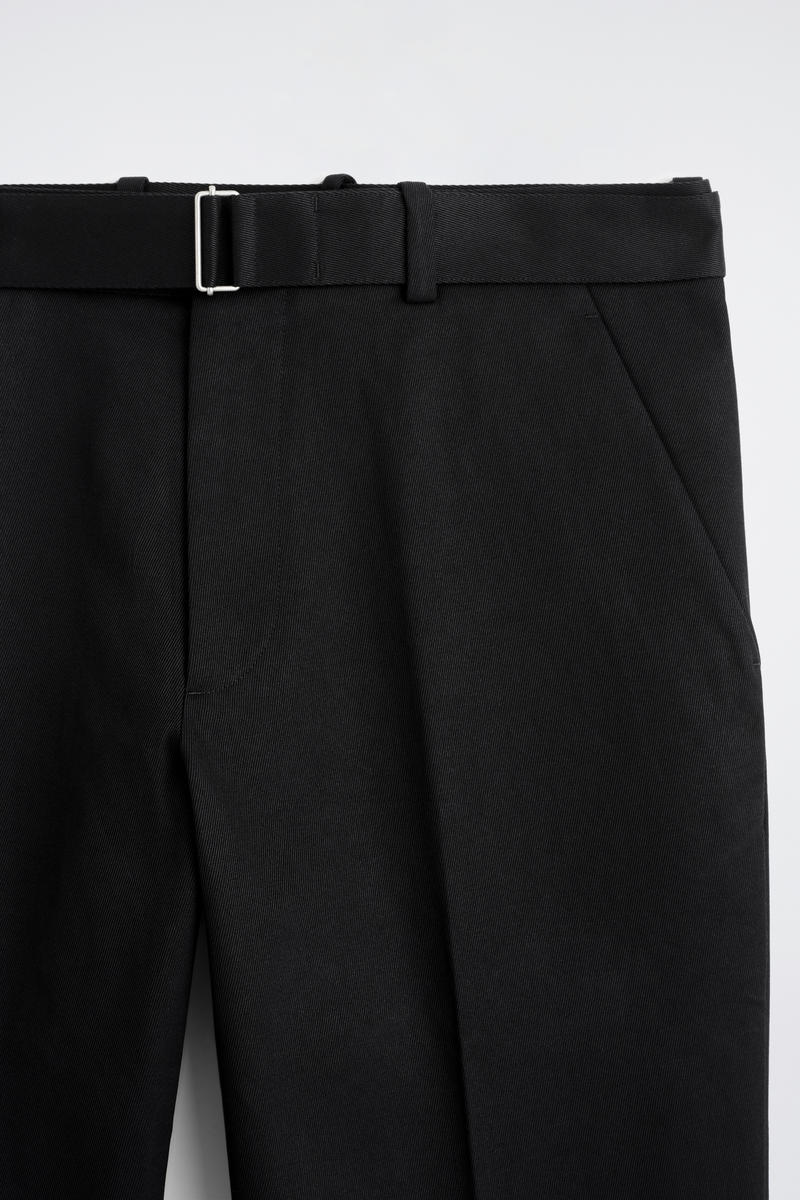 COS ベルト付きコットン ストレートレッグパンツ