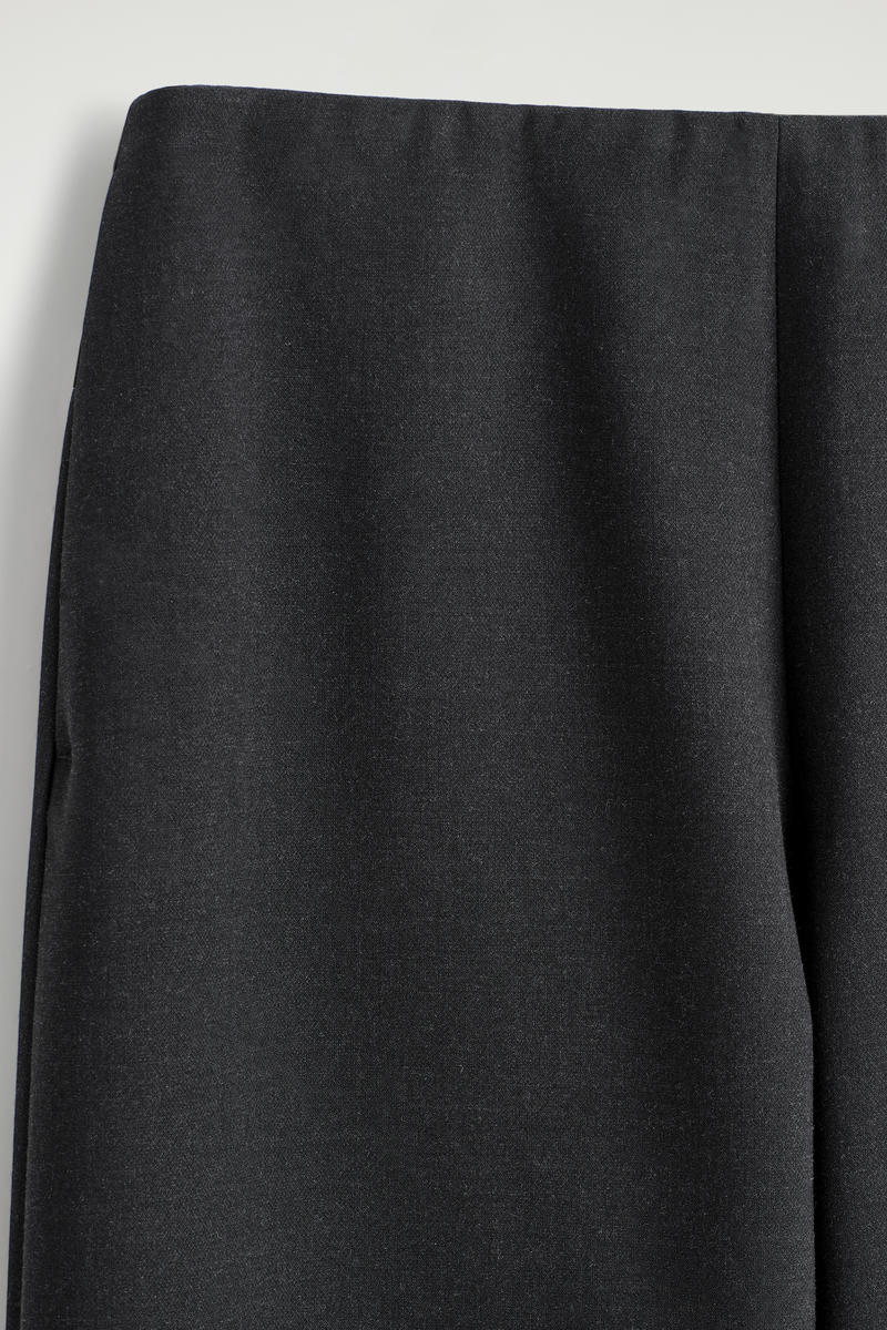 COS バレルレッグトラウザーズ