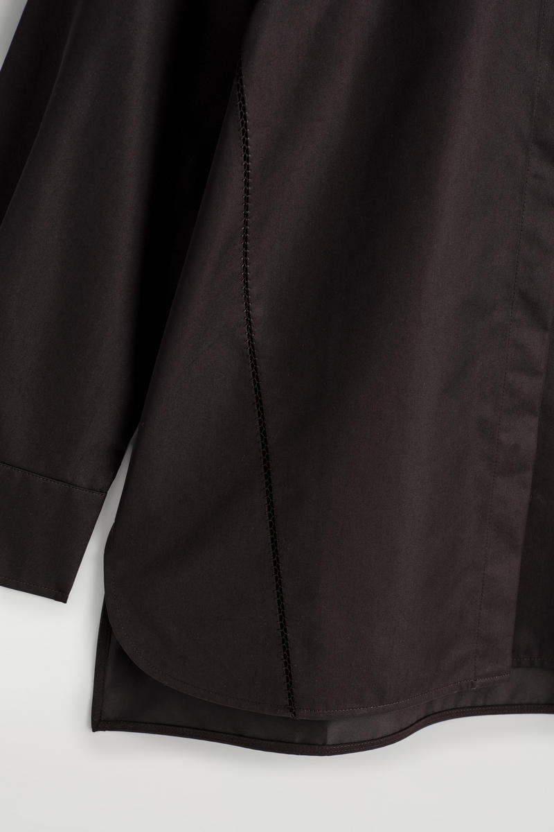 COS 刺繍入りコットンシャツ