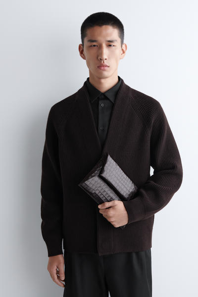 COS クロコダイル風レザーポーチ