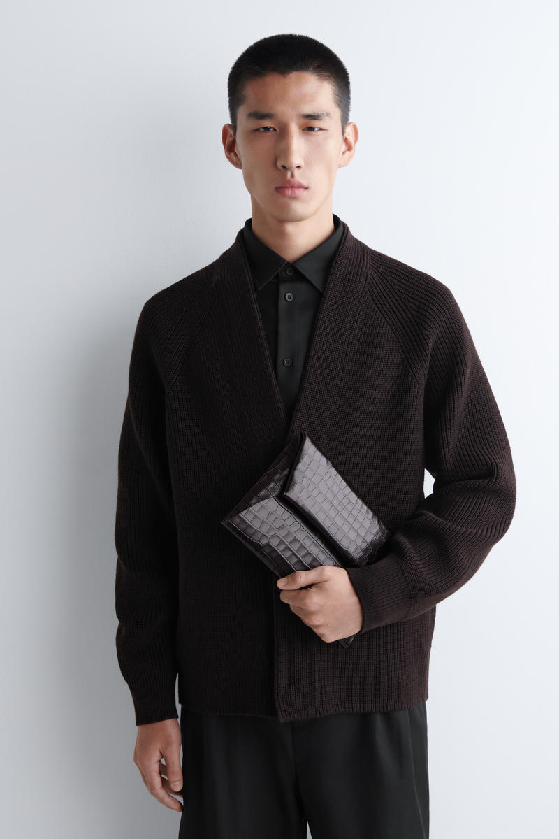 COS クロコダイル風レザーポーチ