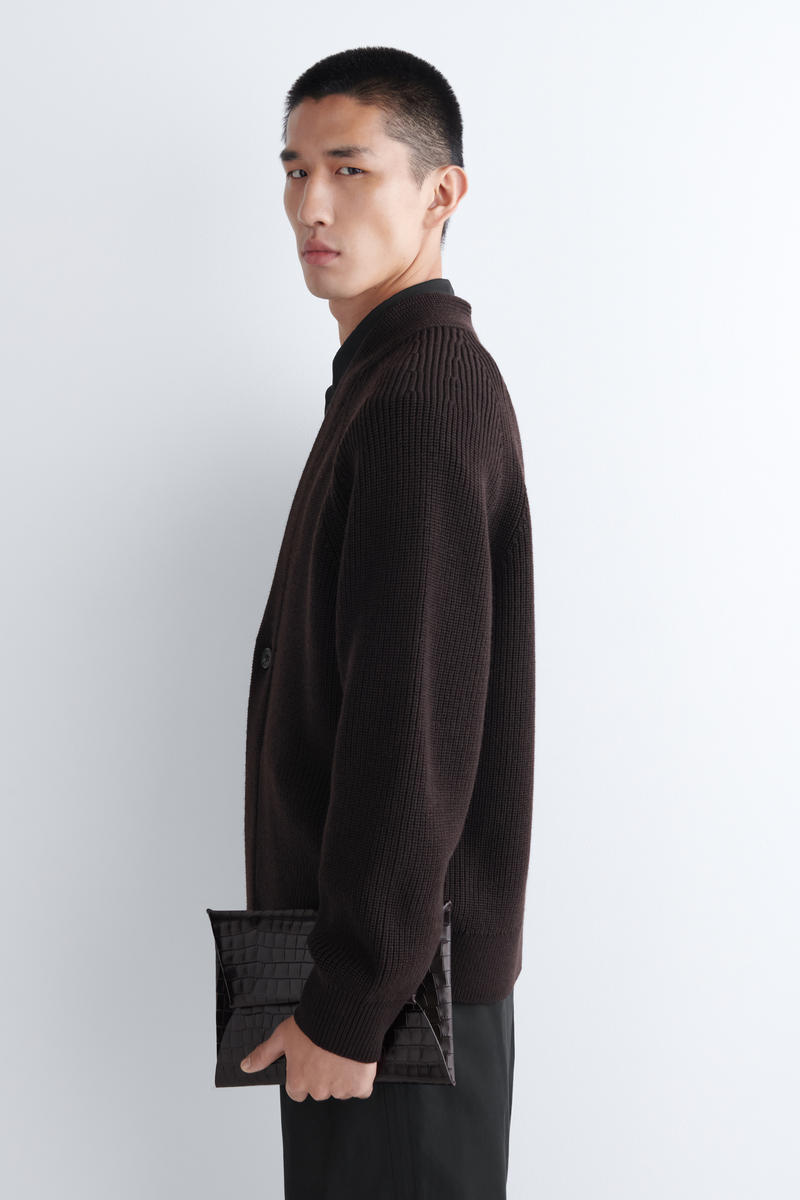 COS クロコダイル風レザーポーチ