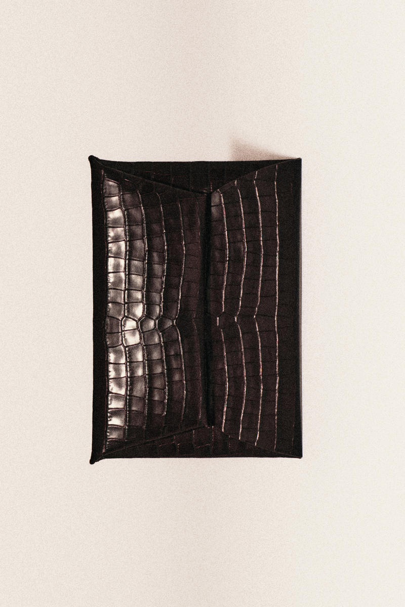 COS クロコダイル風レザーポーチ