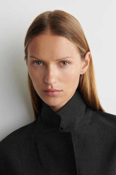 COS ベルト付きウール混ブレザー