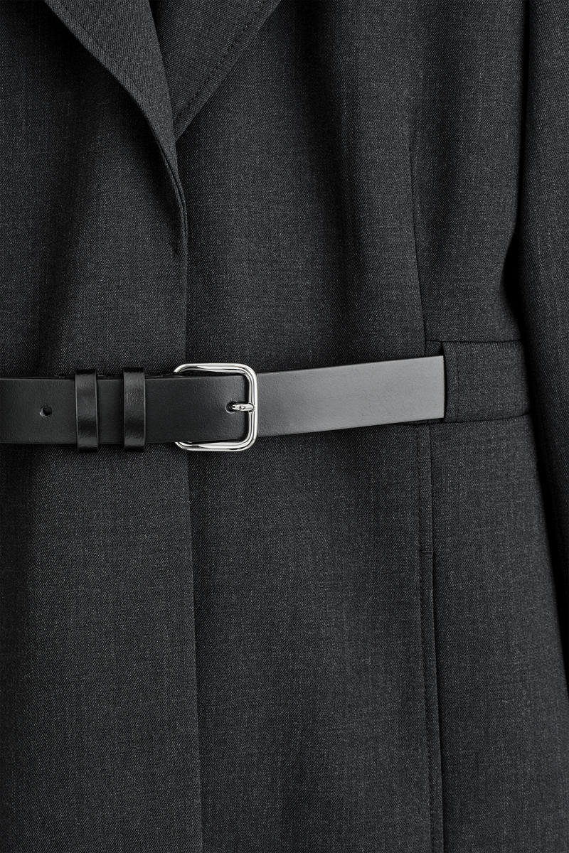 COS ベルト付きウール混ブレザー