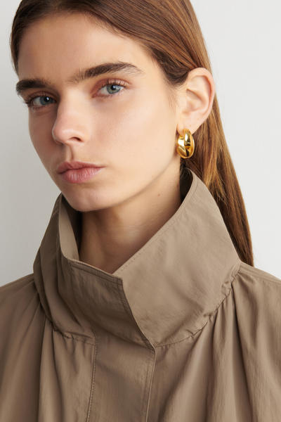 COS ナイロンファンネルネックジャケット