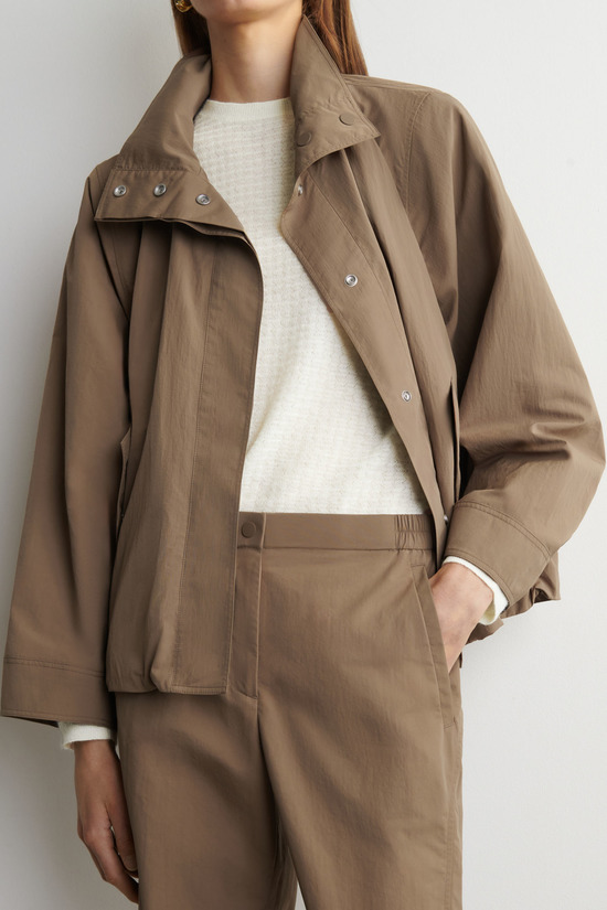 COS テクニカルナイロン バレルレッグパンツ