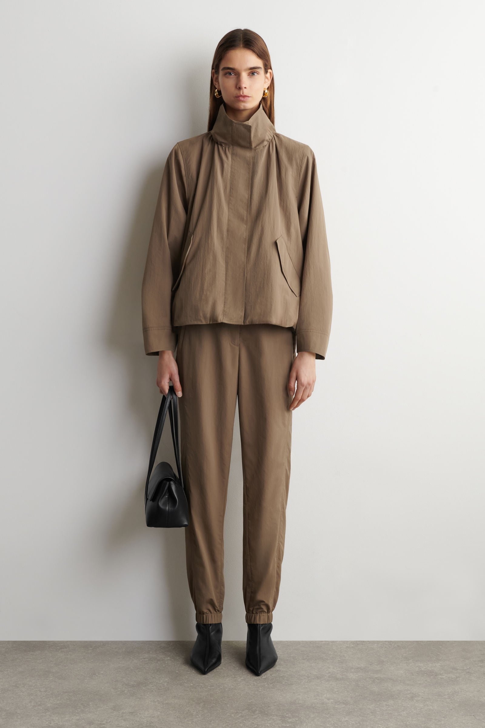 TECHNICAL NYLON BARREL-LEG TROUSERS テクニカルナイロン バレル