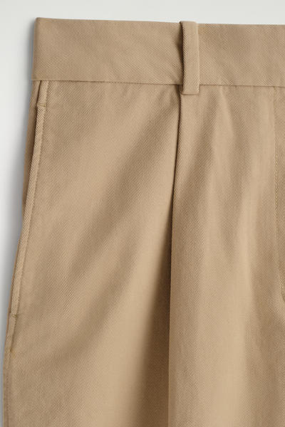 COS コットンツイルテーパードパンツ