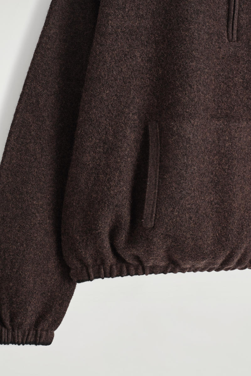 COS ボイルドメリノウールジップアップセーター