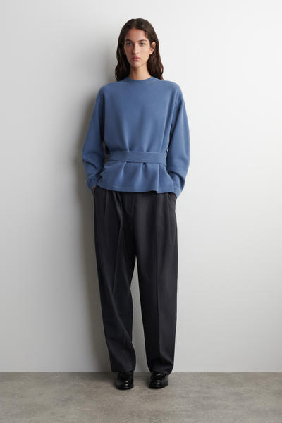 COS ベルト付きメリノウールセーター