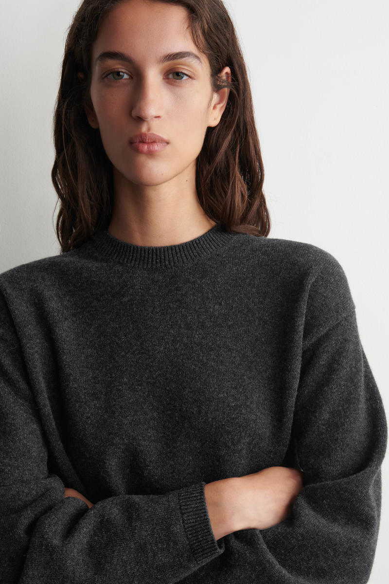 BELT-DETAIL MERINO WOOL JUMPER ベルト付きメリノウールセーター