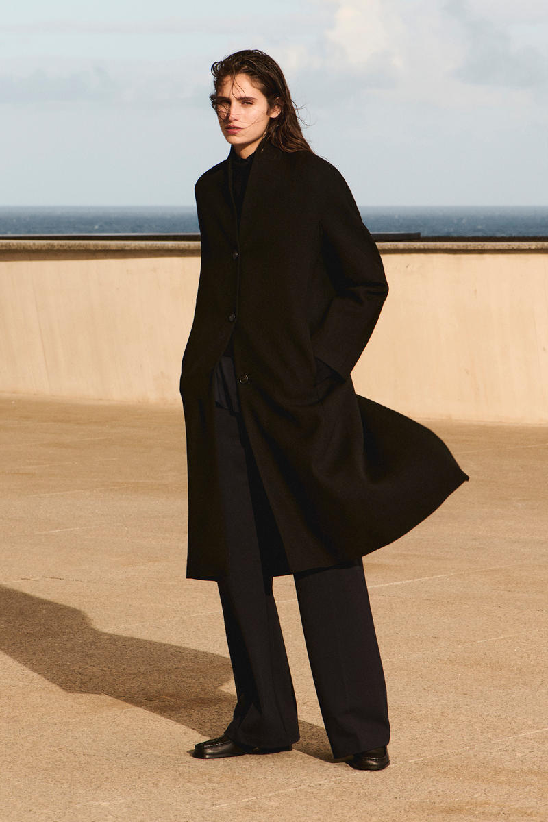 COS スカルプテッドショルダーメリノウールセーター