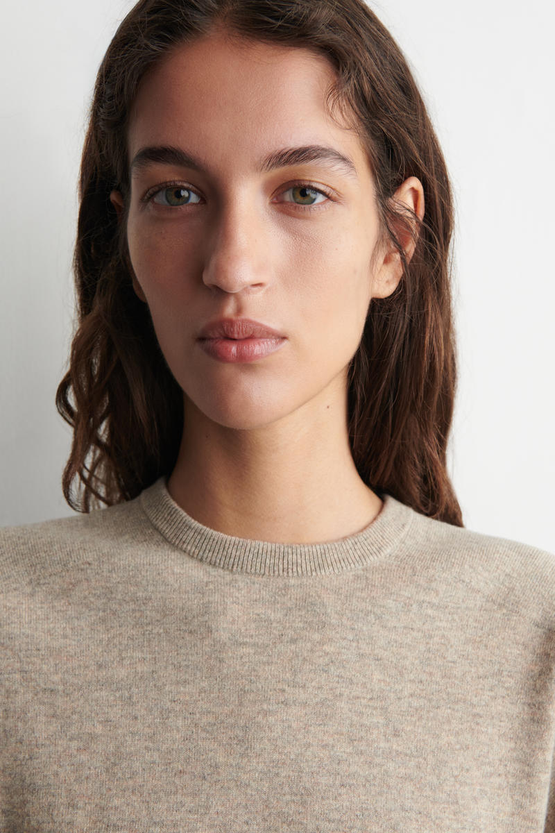 COS メリノウール クルーネックセーター