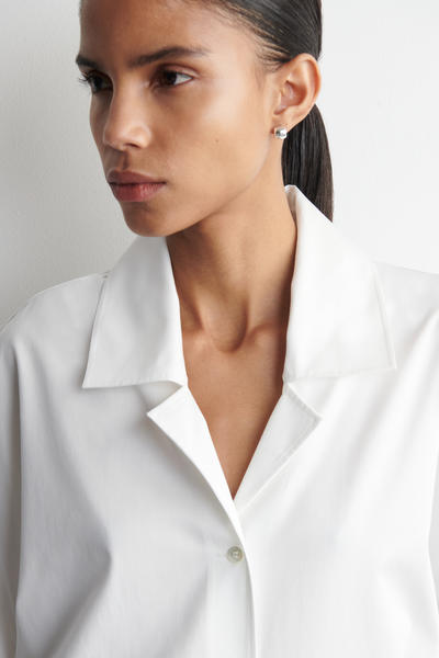 COS 彫刻的なコットンシャツ