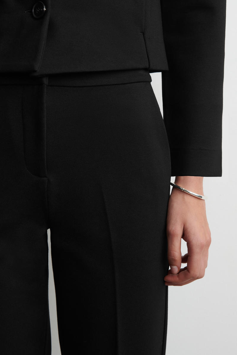 COS テイラードストレートレッグパンツ