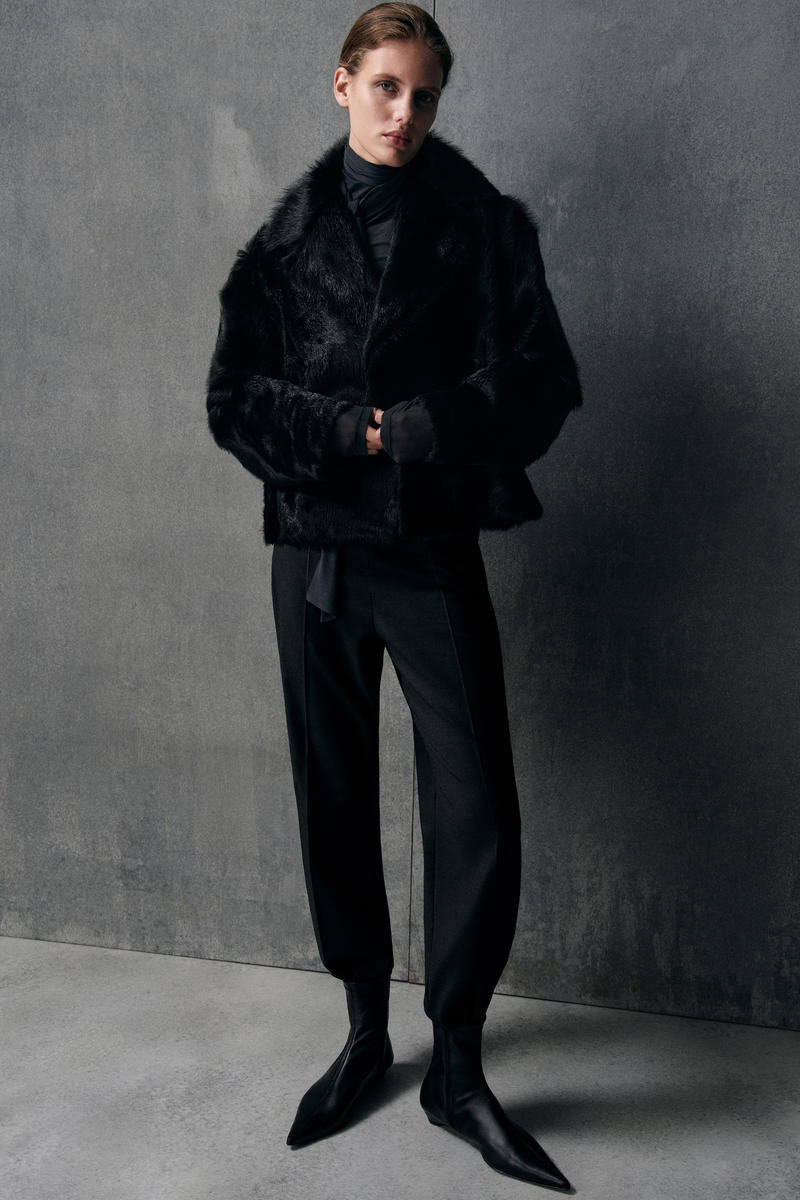 COS テイラードストレートレッグパンツ