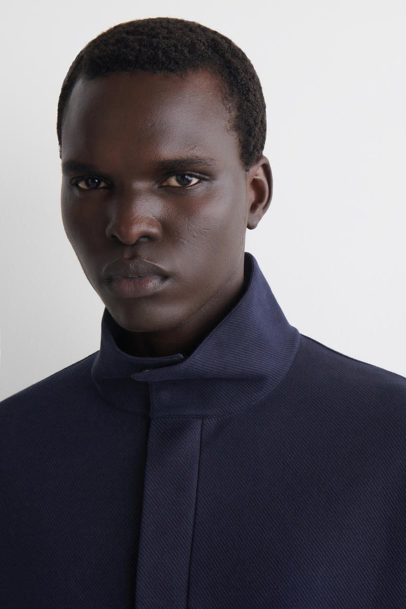 COS ファンネルネック ジップアップ スウェットシャツ