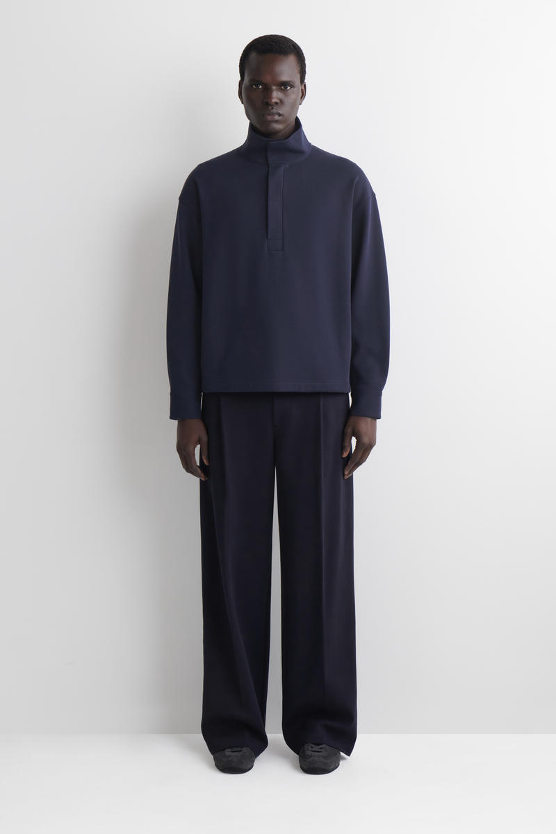 COS ファンネルネック ジップアップ スウェットシャツ