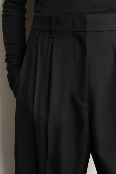 COS プリーツ入り チューリップパンツ -  ウールブレンド素材